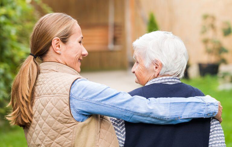 Daughter-and-Mom-Dementia-768x486