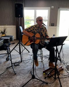 Live music from Tom Hipps for the Riley Crossing residence